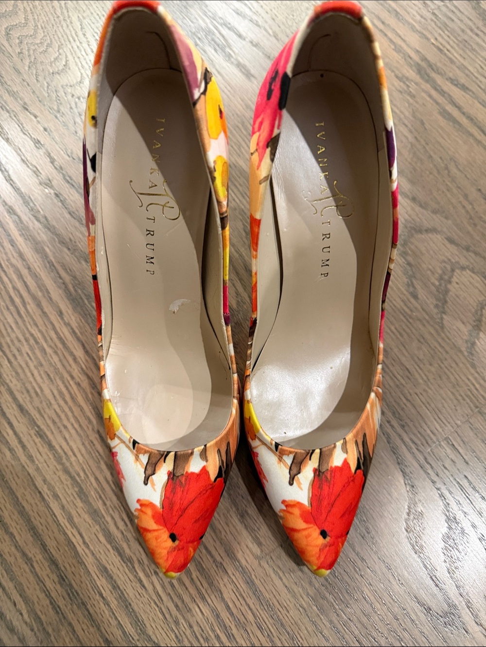 Ivanka Trump Floral Pointed Toe Pumps Leather Sole Heels Size 7.5M